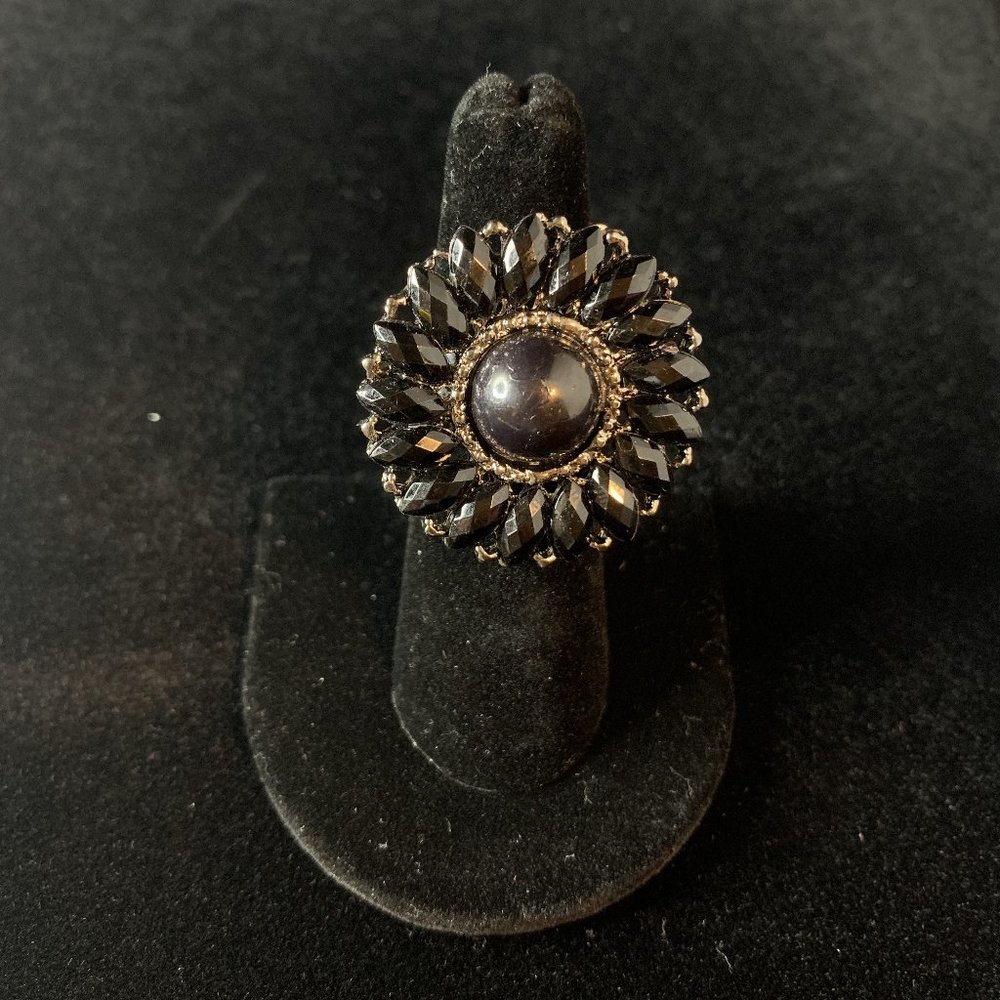 Black,Faceted, Circle, Silver Tone Stretch Ring